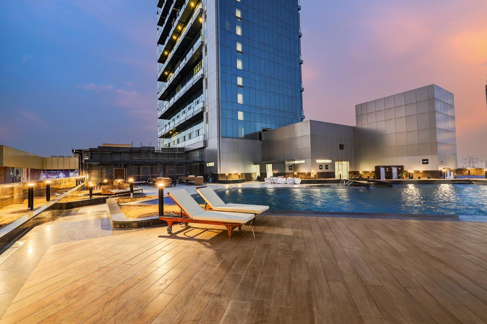 Sunday Hotels And Residences グルガウン エクステリア 写真