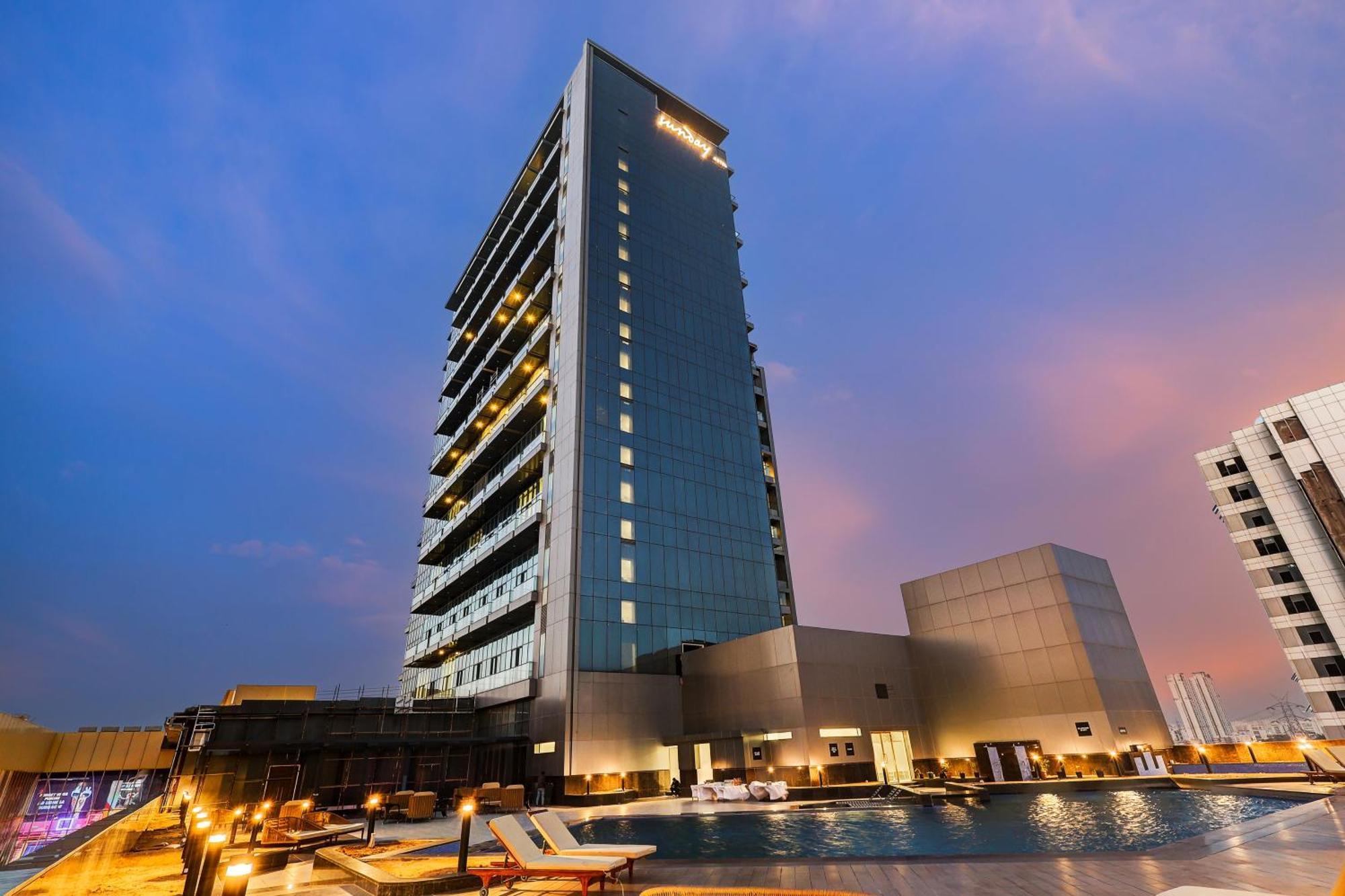 Sunday Hotels And Residences グルガウン エクステリア 写真