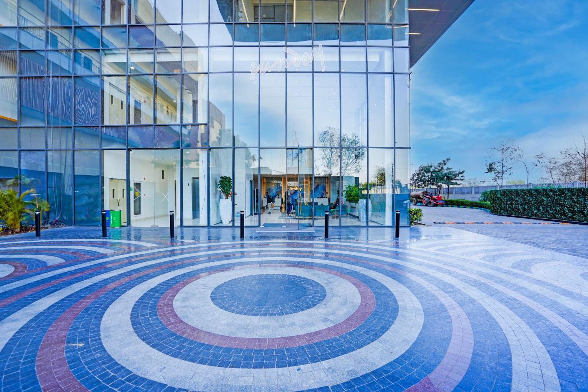 Sunday Hotels And Residences グルガウン エクステリア 写真