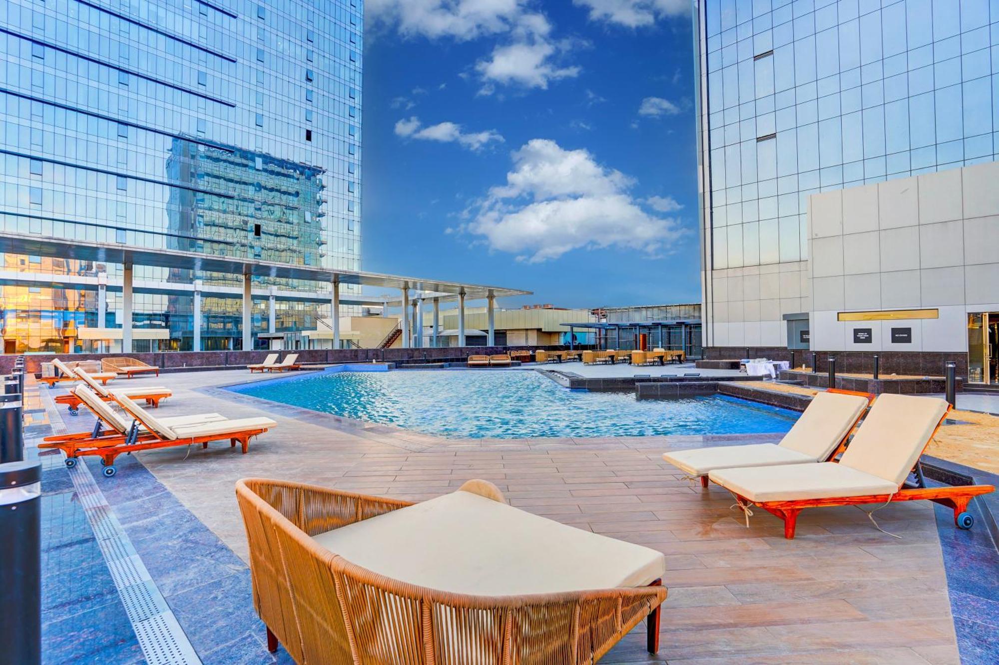 Sunday Hotels And Residences グルガウン エクステリア 写真
