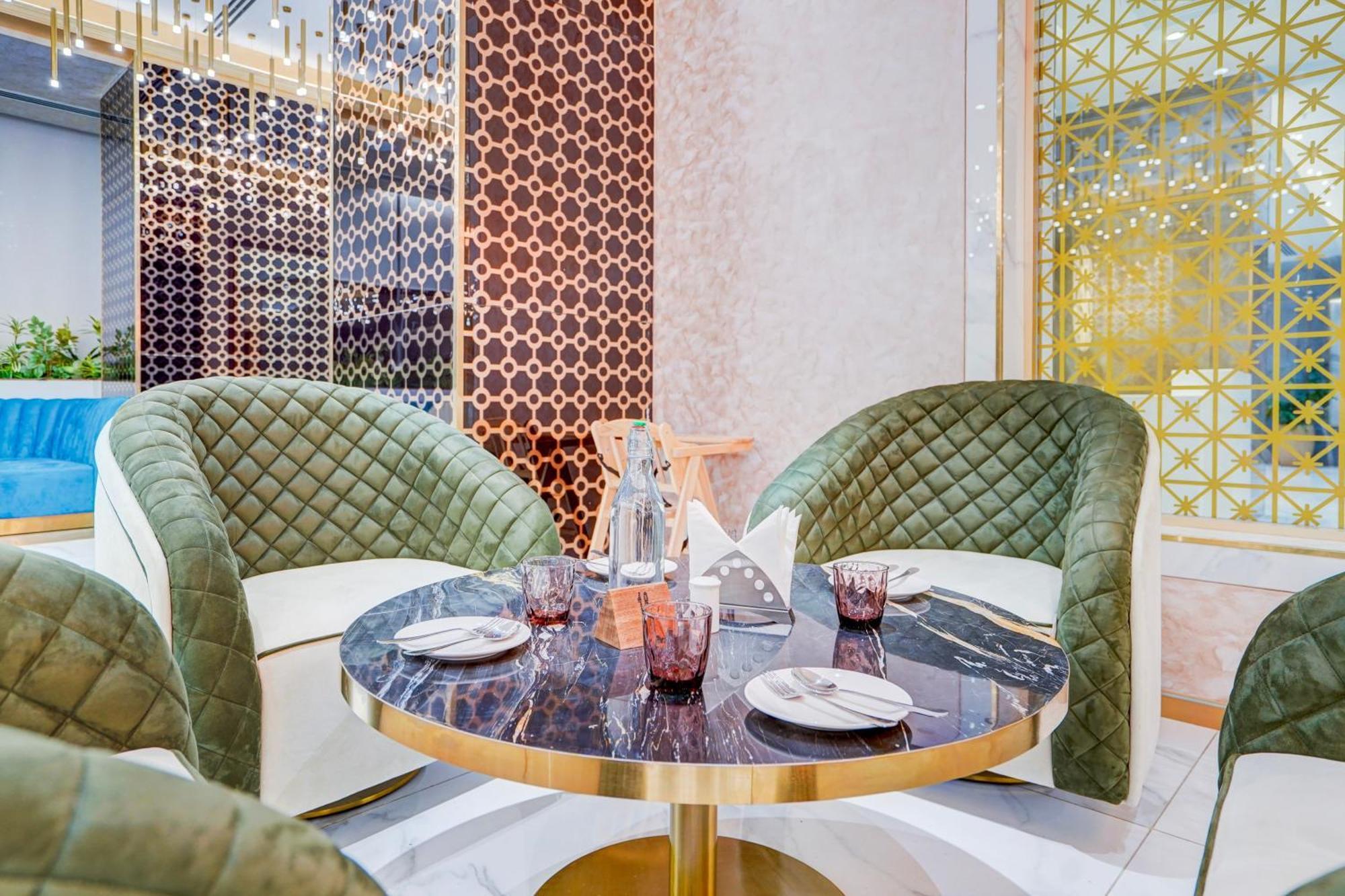 Sunday Hotels And Residences グルガウン エクステリア 写真